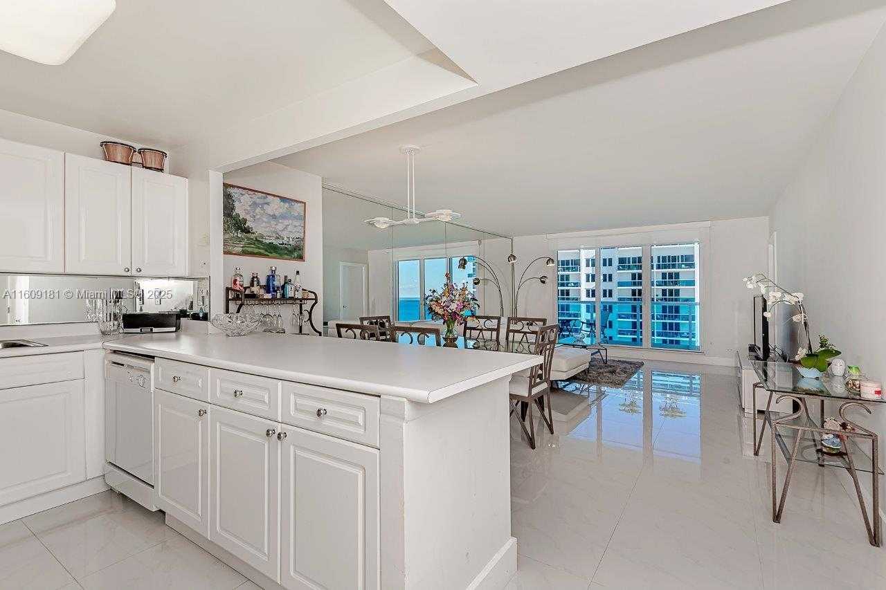 Small Image of 2301 Collins Ave, Miami Beach, FL 33139, USA Number 5