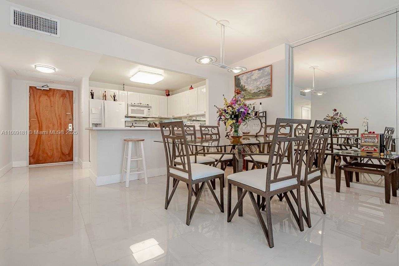 Small Image of 2301 Collins Ave, Miami Beach, FL 33139, USA Number 8