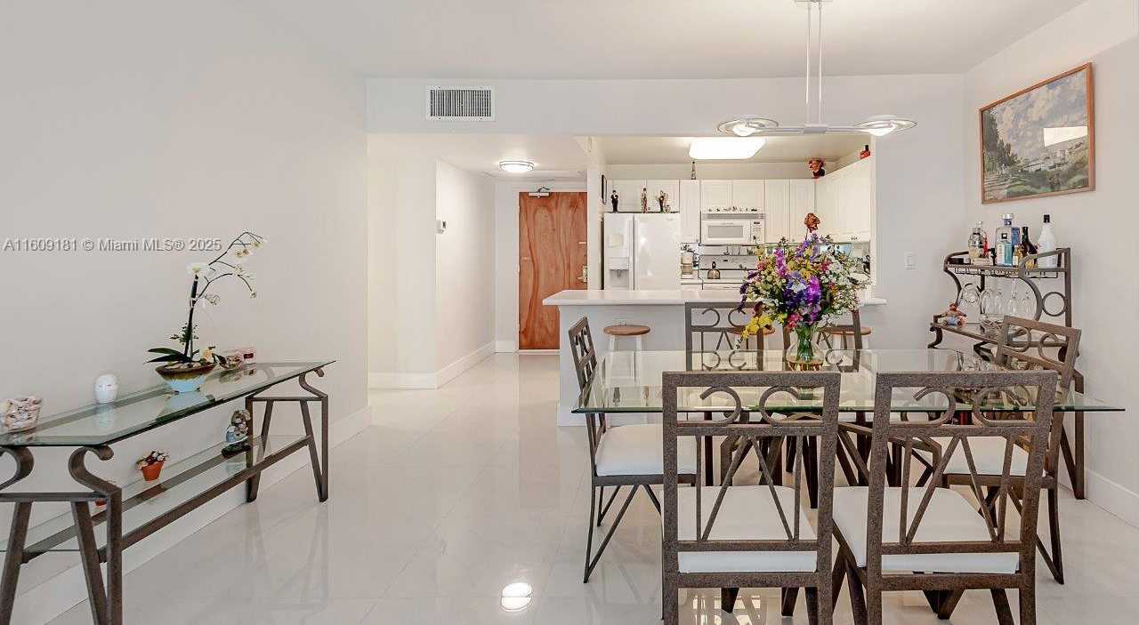 Small Image of 2301 Collins Ave, Miami Beach, FL 33139, USA Number 9