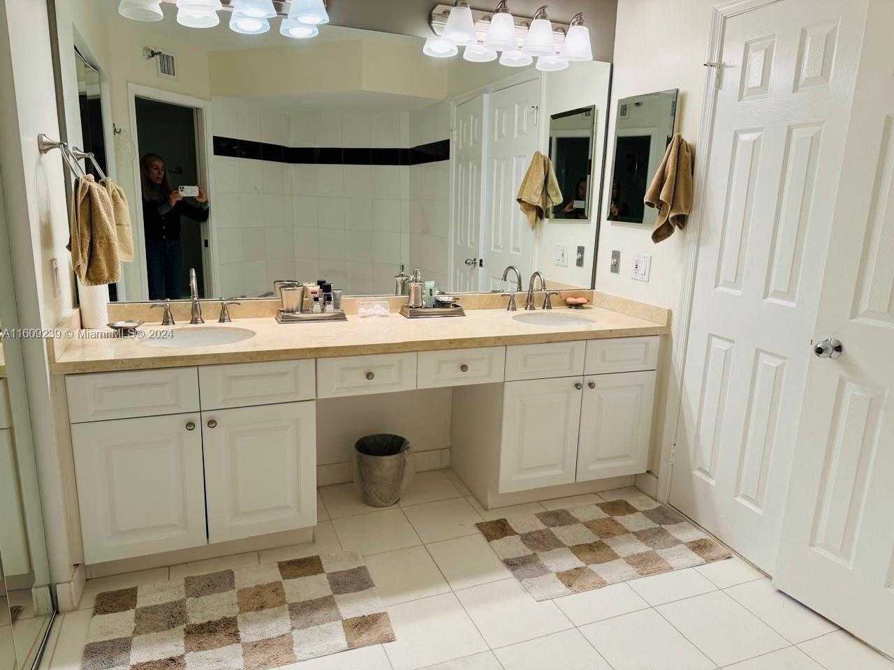 Small Image of 3530 MYSTIC POINTE DR #LPH05, Aventura Number 12