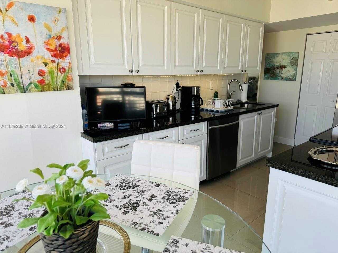 Small Image of 3530 MYSTIC POINTE DR #LPH05, Aventura Number 7