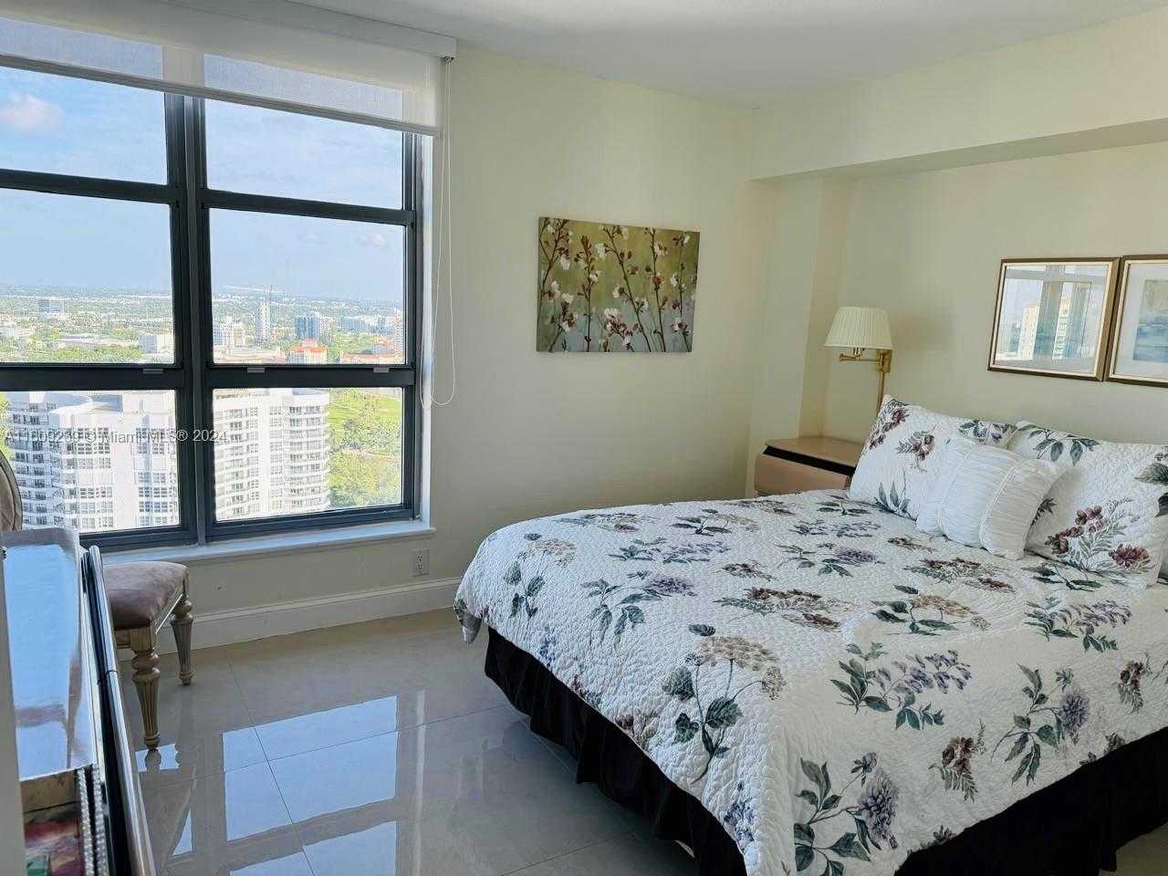 Small Image of 3530 MYSTIC POINTE DR #LPH05, Aventura Number 9