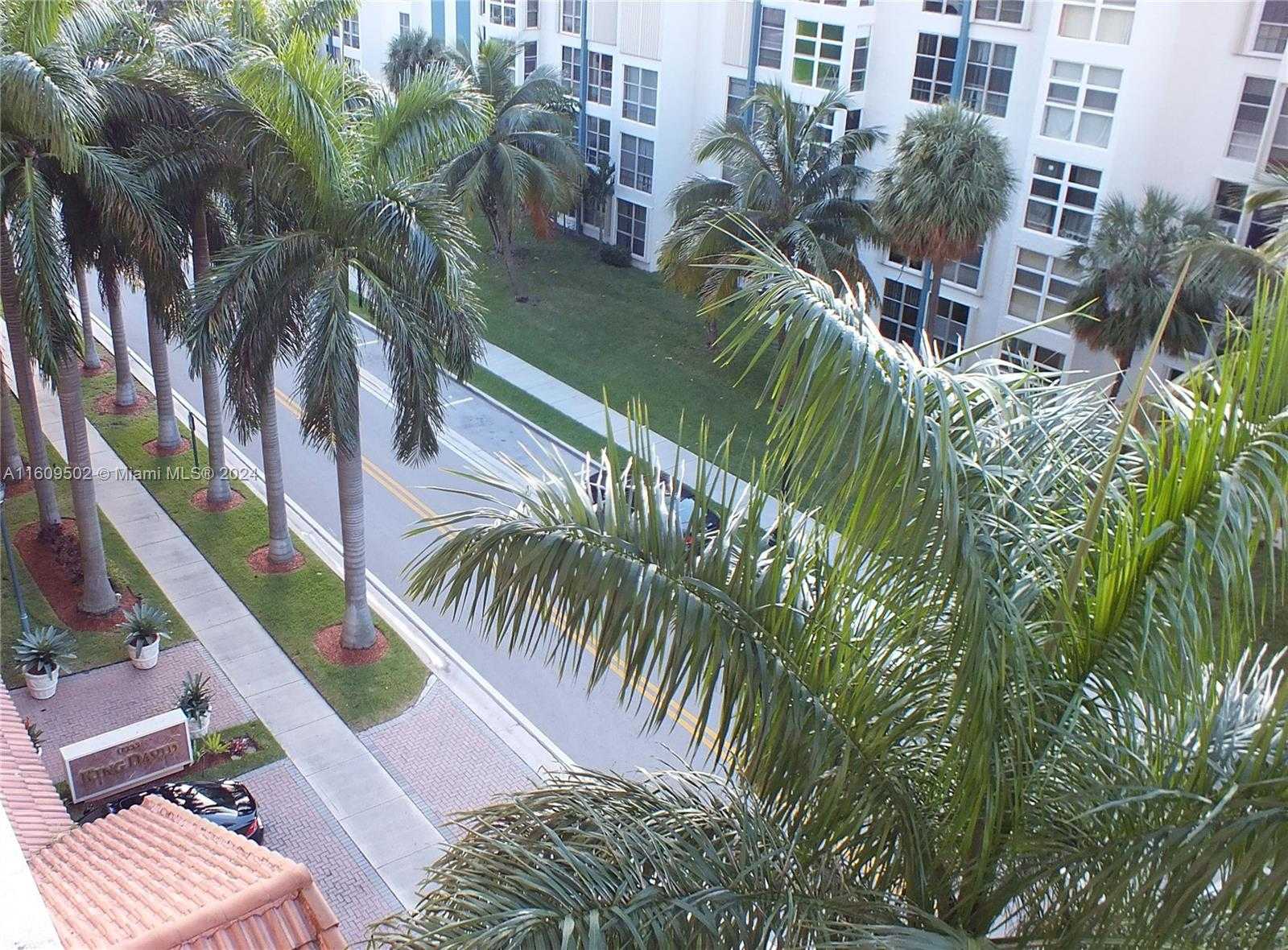 Small Image of 17555 ATLANTIC BLVD #606, Sunny Isles Beach Number 7