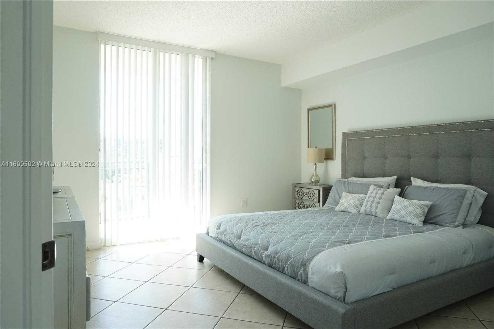 Small Image of 17555 ATLANTIC BLVD #606, Sunny Isles Beach Number 8
