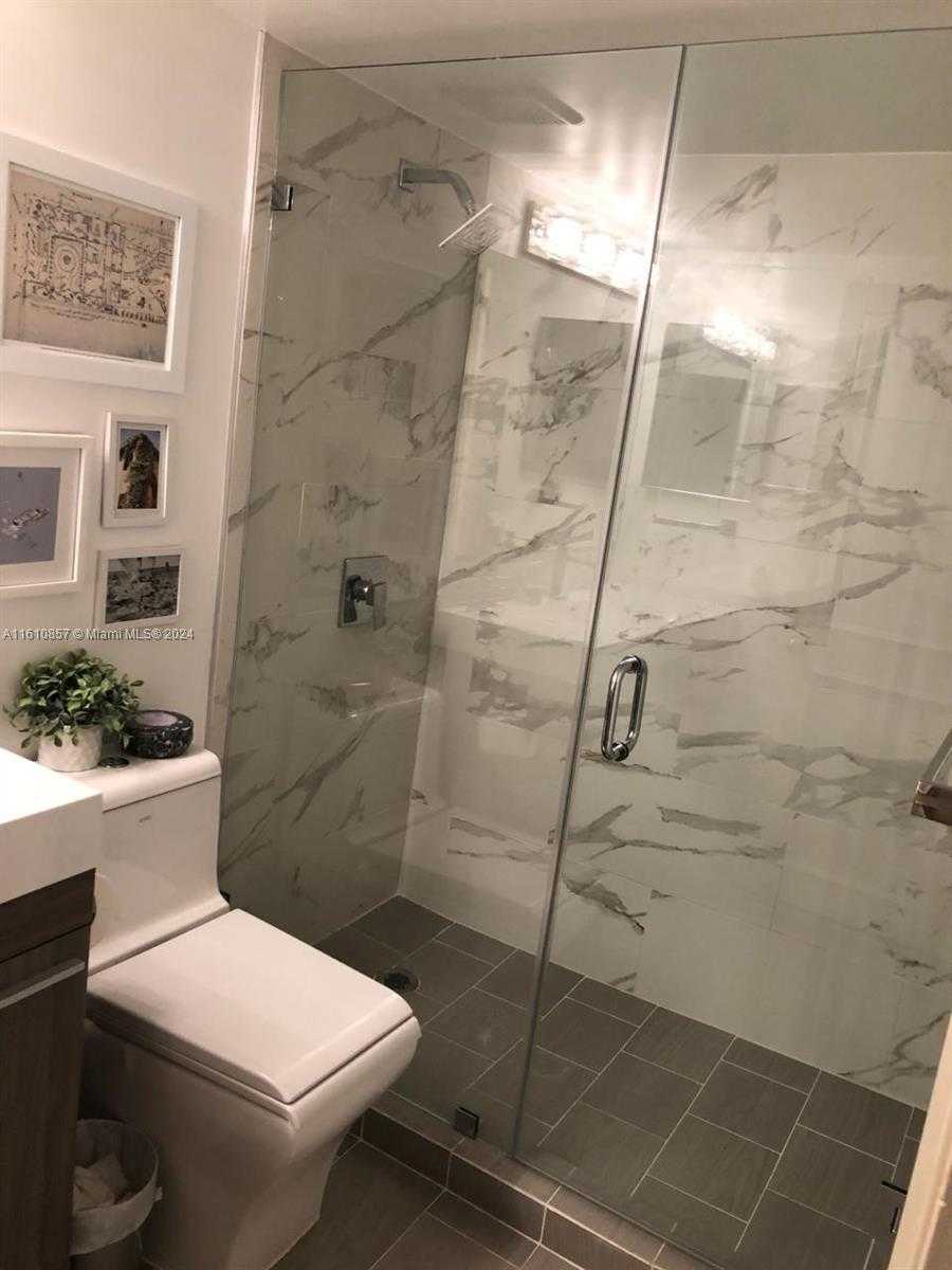 Small Image of 2401 Collins Ave, Miami Beach, FL 33140, USA Number 14