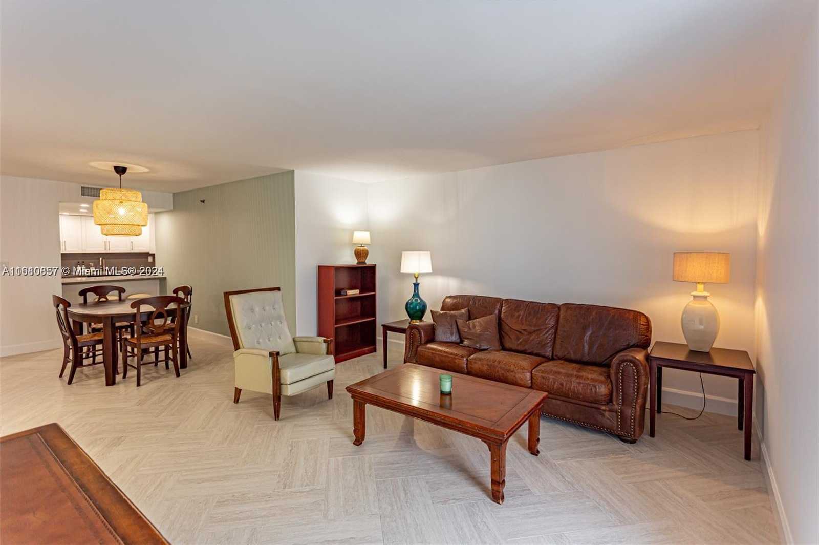 Small Image of 2401 Collins Ave, Miami Beach, FL 33140, USA Number 2