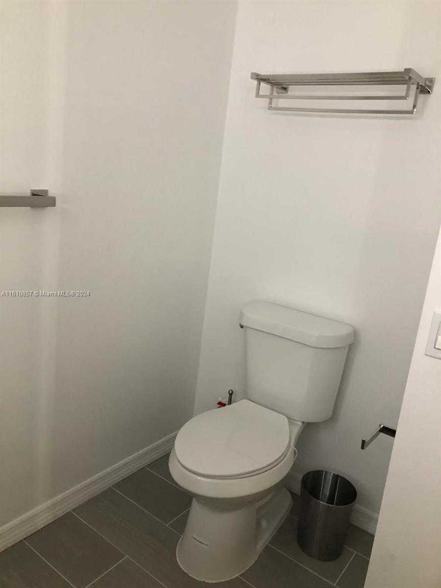 Small Image of 2401 Collins Ave, Miami Beach, FL 33140, USA Number 20