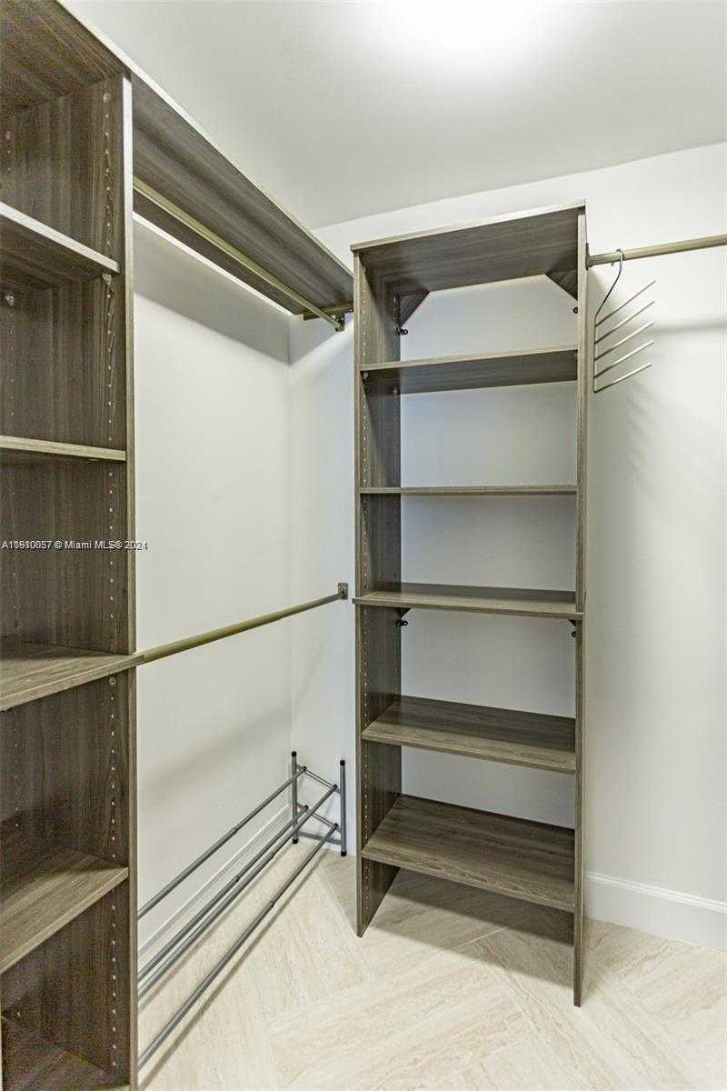 Small Image of 2401 Collins Ave, Miami Beach, FL 33140, USA Number 21