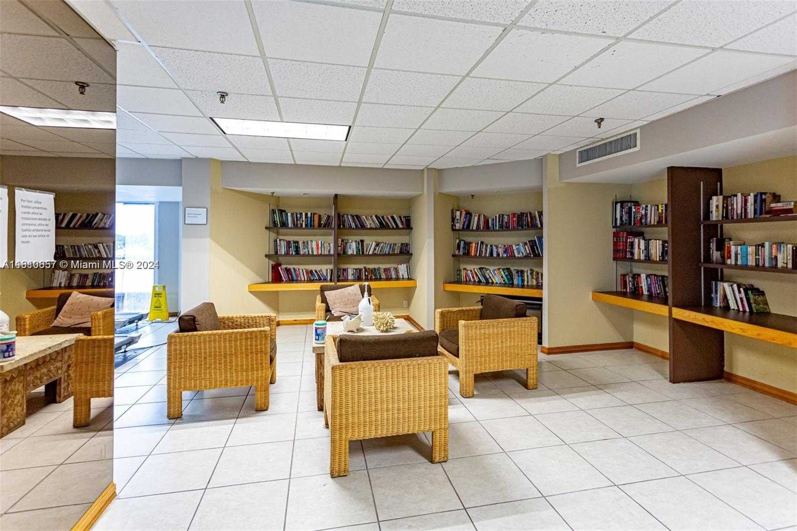Small Image of 2401 Collins Ave, Miami Beach, FL 33140, USA Number 26