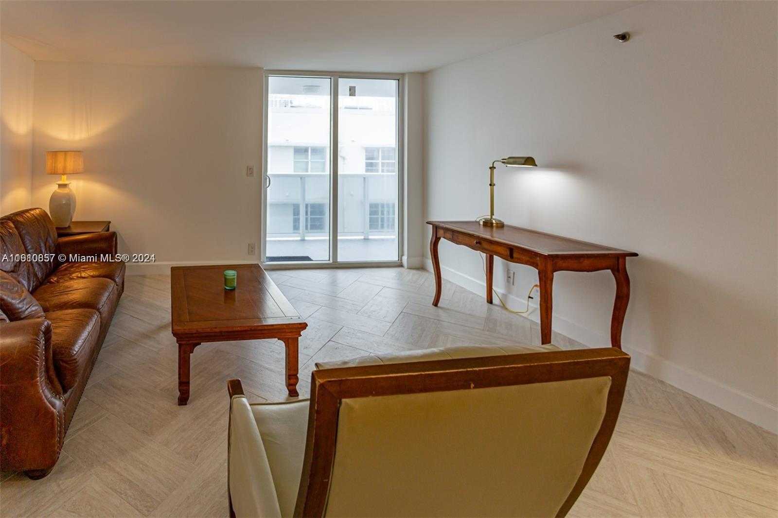 Small Image of 2401 Collins Ave, Miami Beach, FL 33140, USA Number 4