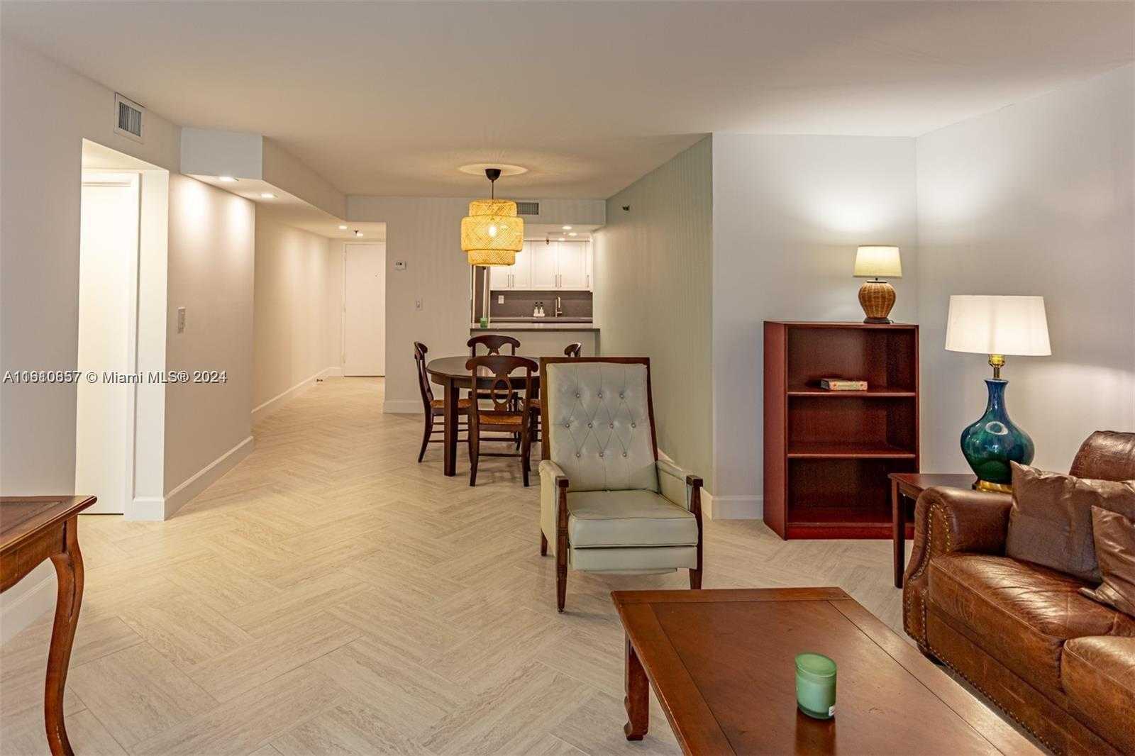 Small Image of 2401 Collins Ave, Miami Beach, FL 33140, USA Number 5