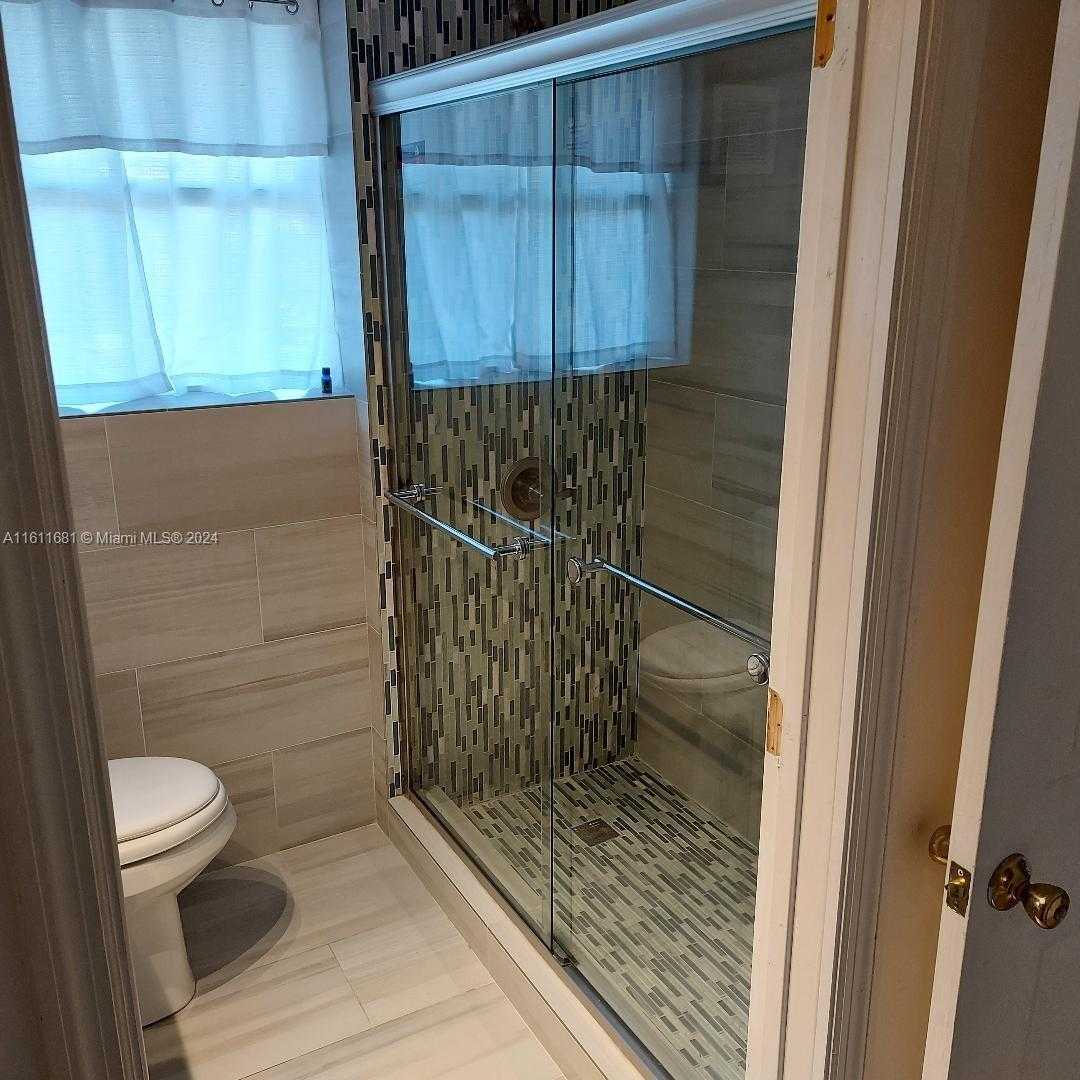Small Image of 6767 INDIAN CREEK DR #2C, Miami Beach Number 11