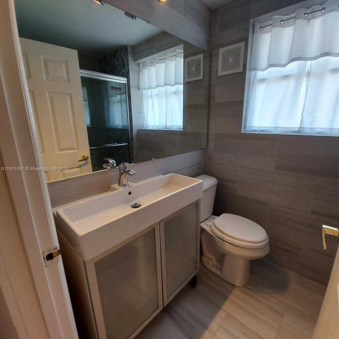 Small Image of 6767 INDIAN CREEK DR #2C, Miami Beach Number 13