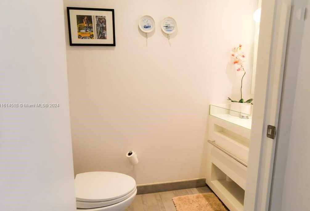 Small Image of 1100 WEST AVE #1004, Miami Beach Number 17
