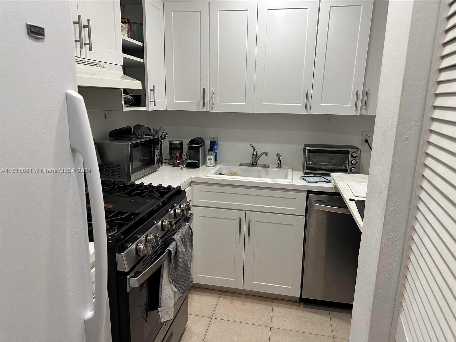 Small Image of 1205 MARIPOSA AVE #212, Coral Gables Number 4
