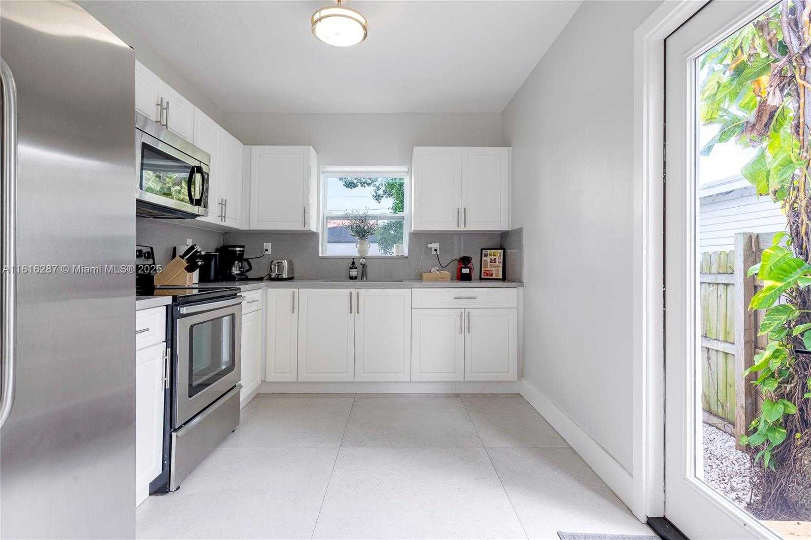 Small Image of 968 NORTH EAST 80TH ST, Miami Number 12