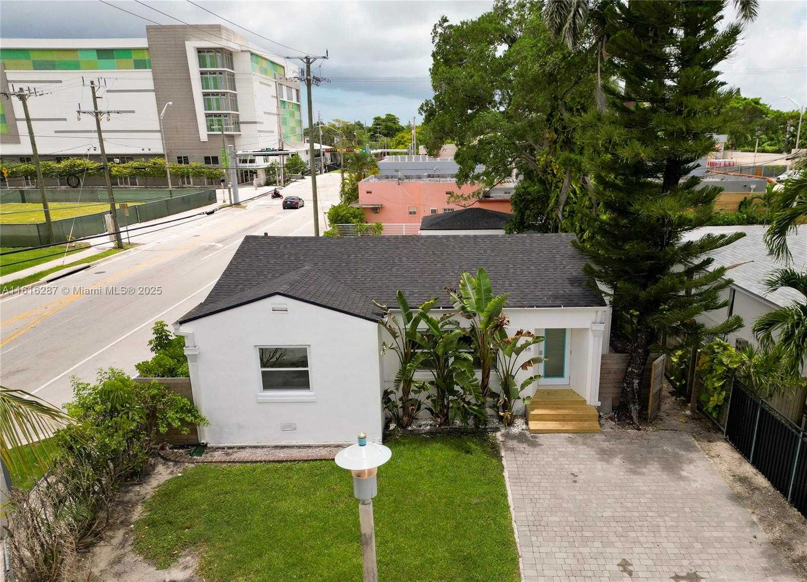 Small Image of 968 NORTH EAST 80TH ST, Miami Number 31