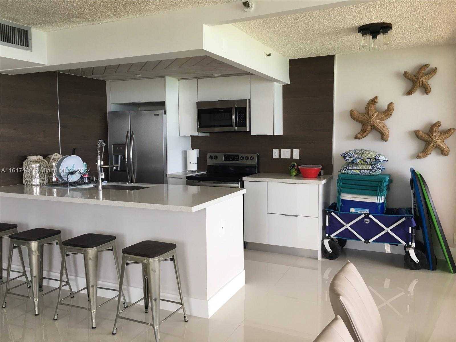Small Image of 2555 COLLINS AVE #1711, Miami Beach Number 4