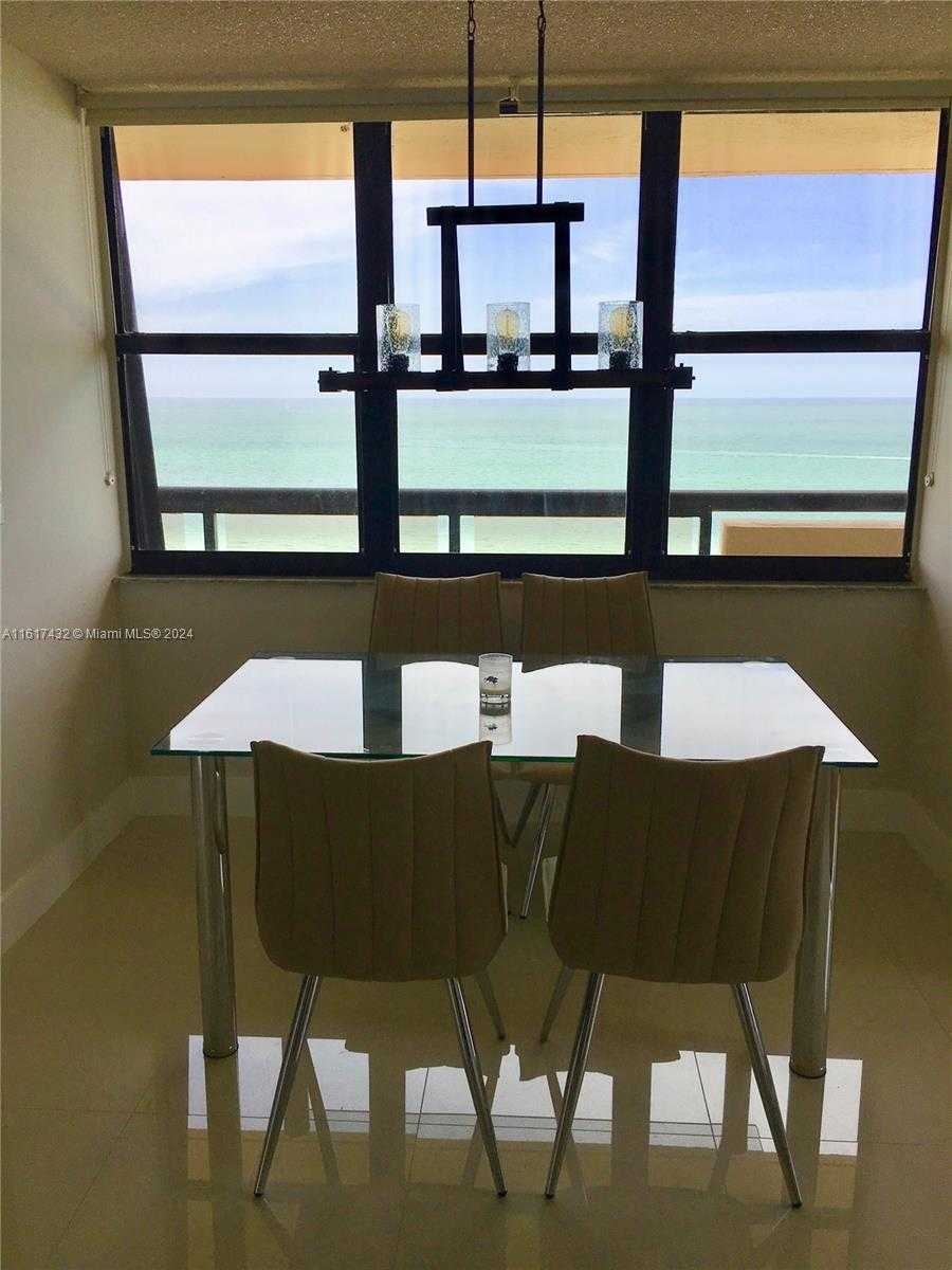 Small Image of 2555 COLLINS AVE #1711, Miami Beach Number 5