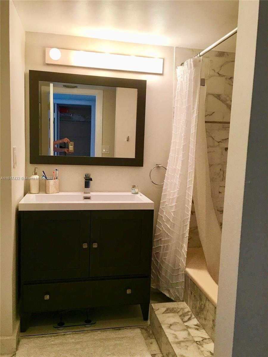 Small Image of 2555 COLLINS AVE #1711, Miami Beach Number 9