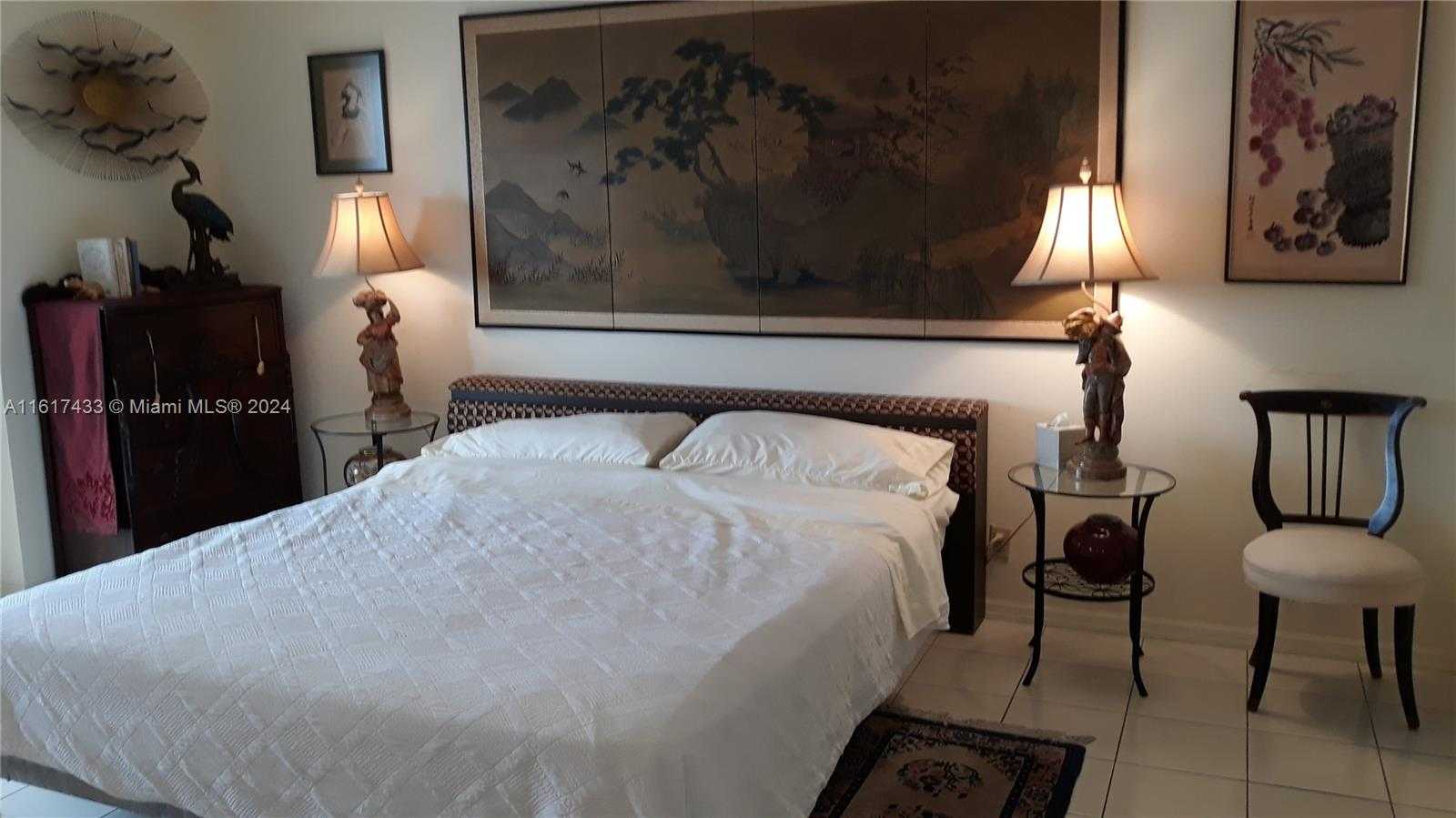 Small Image of 2555 COLLINS AVE #1808, Miami Beach Number 10