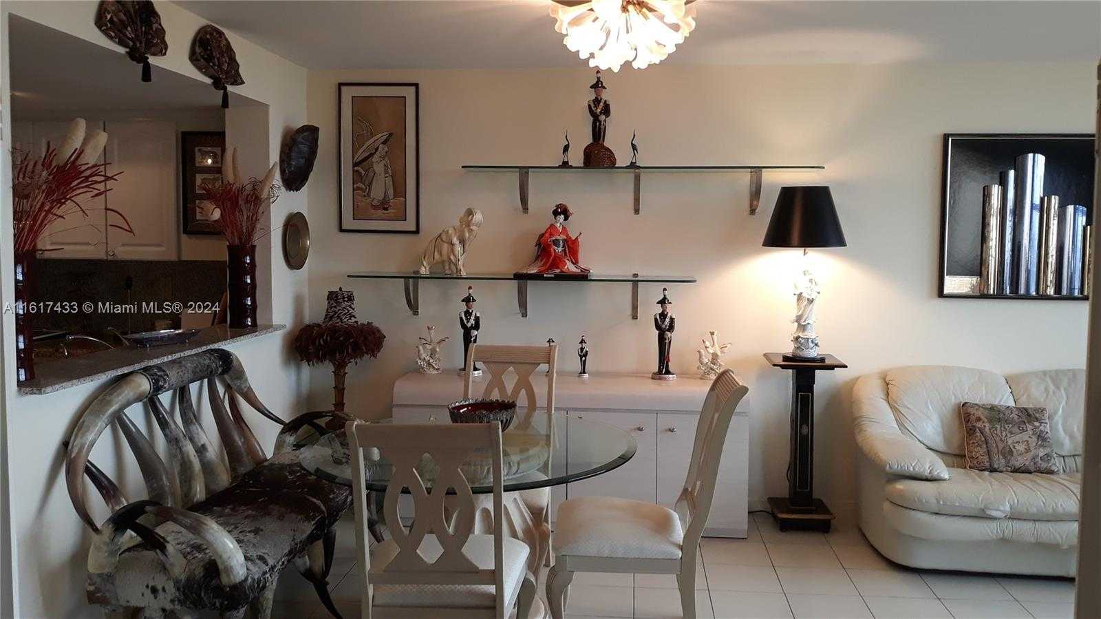 Small Image of 2555 COLLINS AVE #1808, Miami Beach Number 4