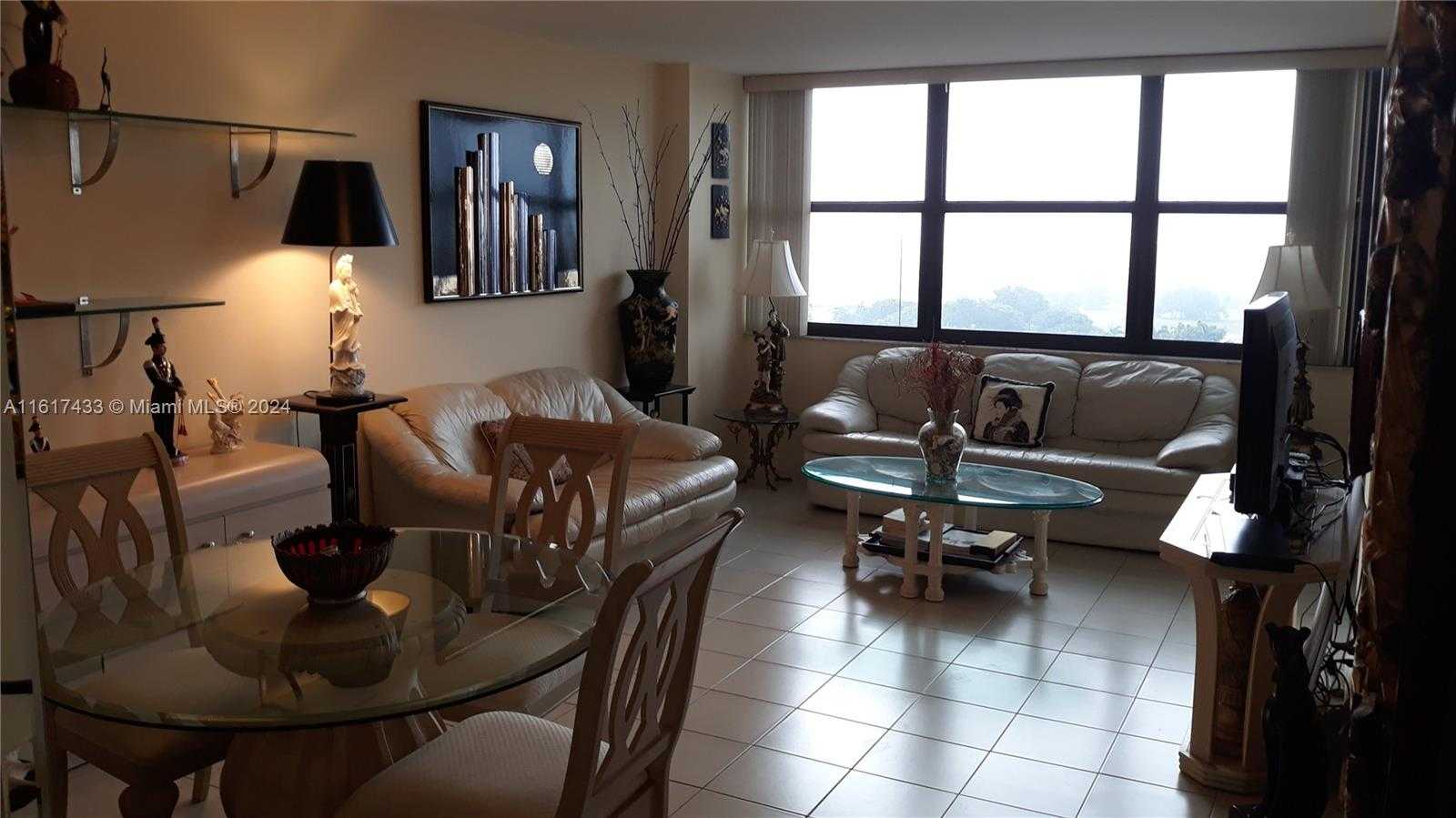 Small Image of 2555 COLLINS AVE #1808, Miami Beach Number 5