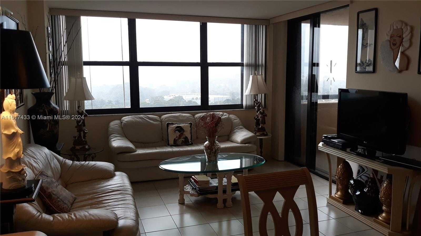 Small Image of 2555 COLLINS AVE #1808, Miami Beach Number 6