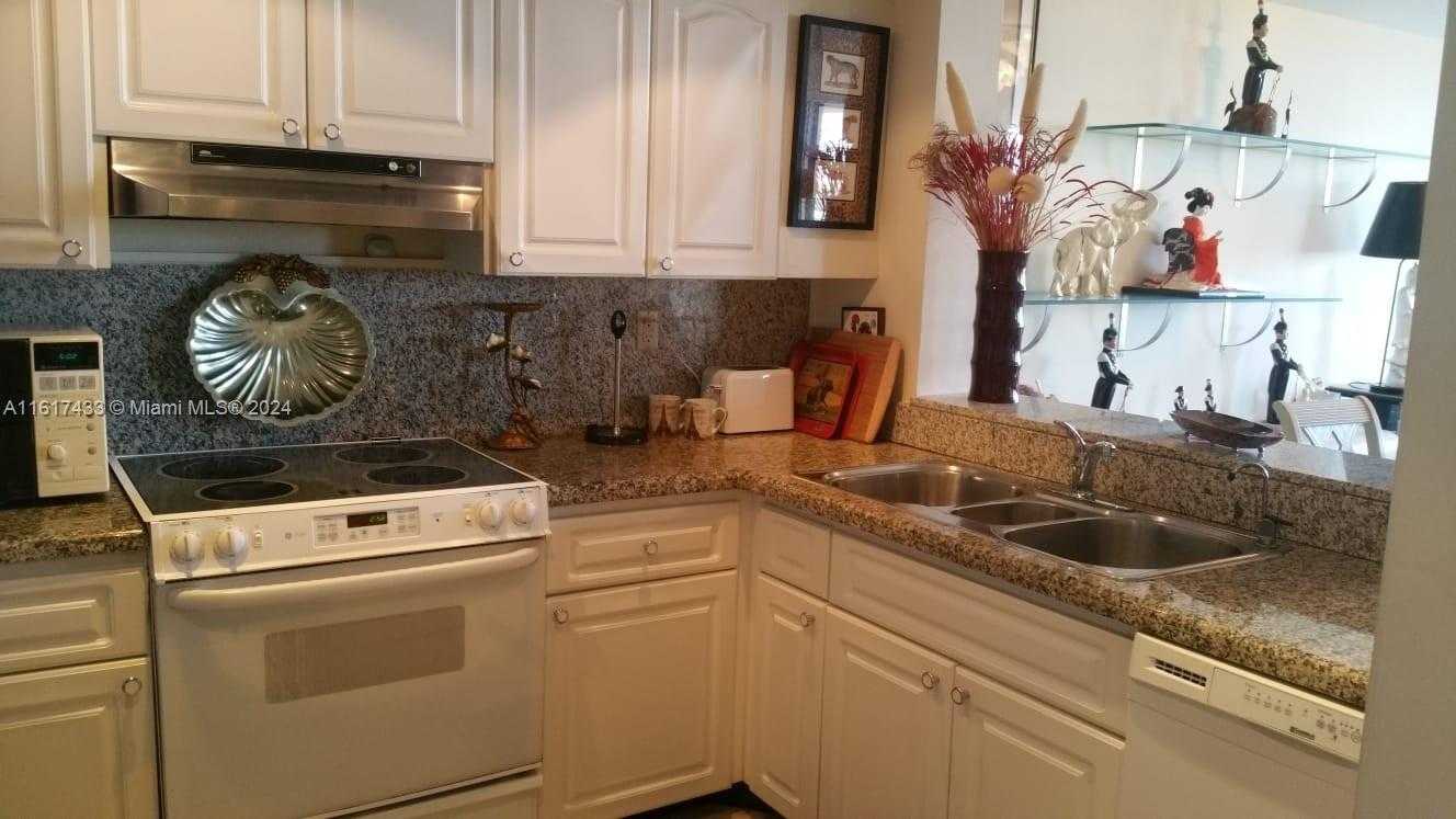 Small Image of 2555 COLLINS AVE #1808, Miami Beach Number 8
