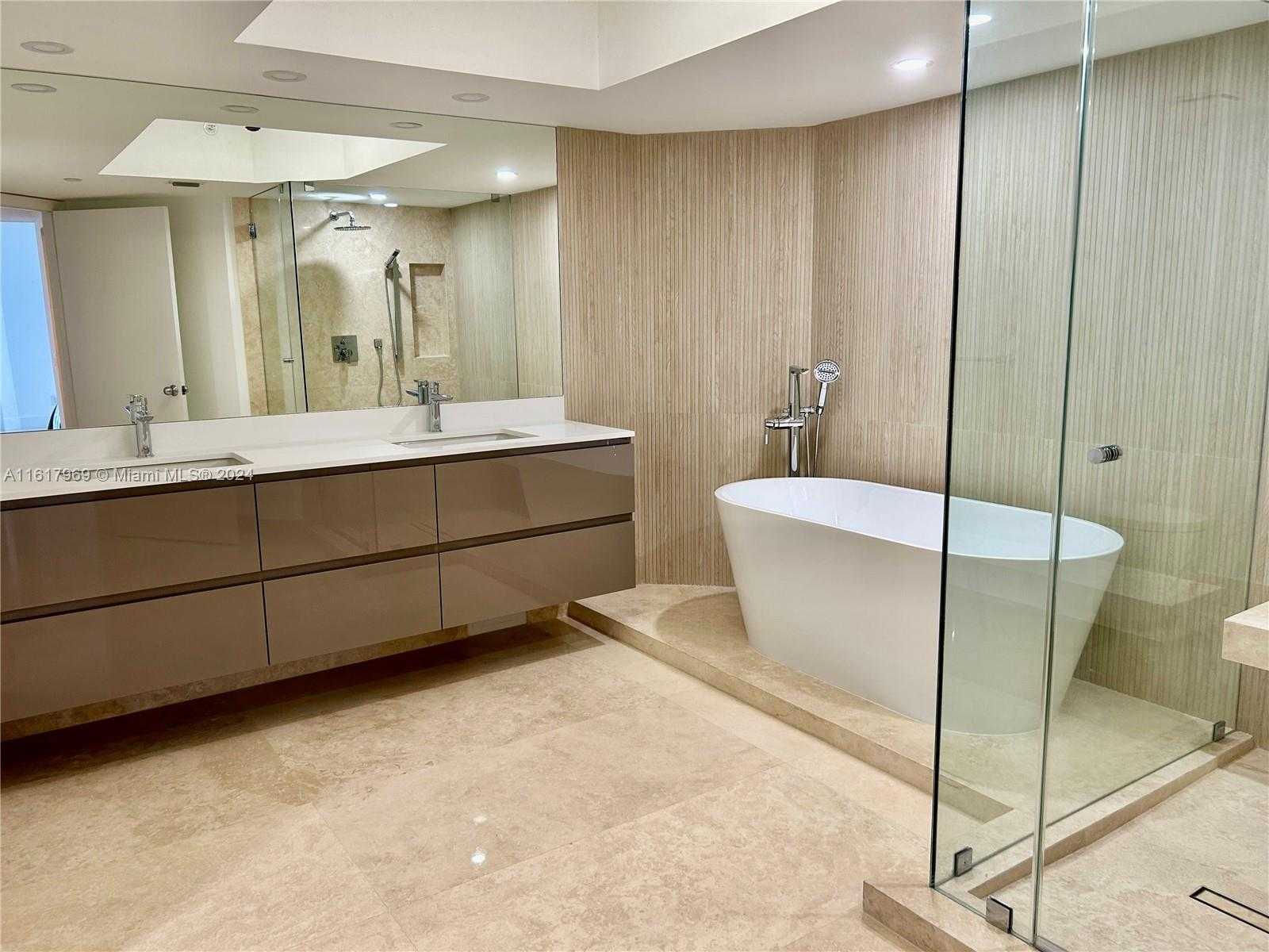 Small Image of 21055 YACHT CLUB DR #2710, Aventura Number 7