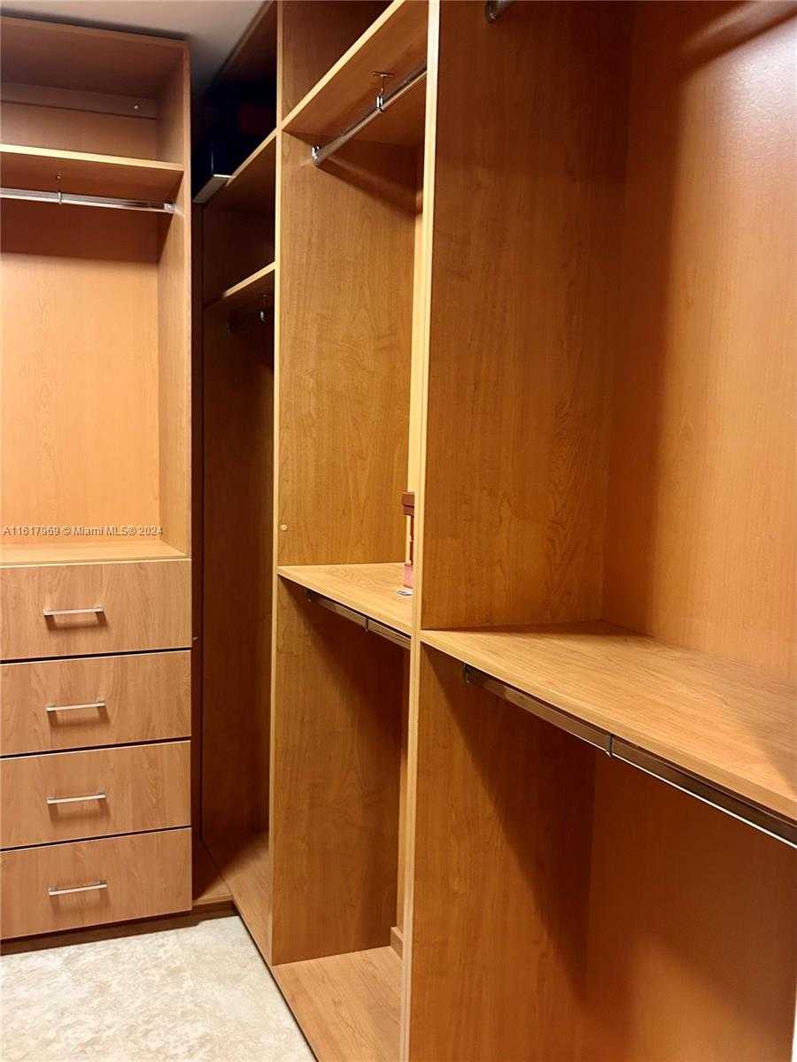 Small Image of 21055 YACHT CLUB DR #2710, Aventura Number 9