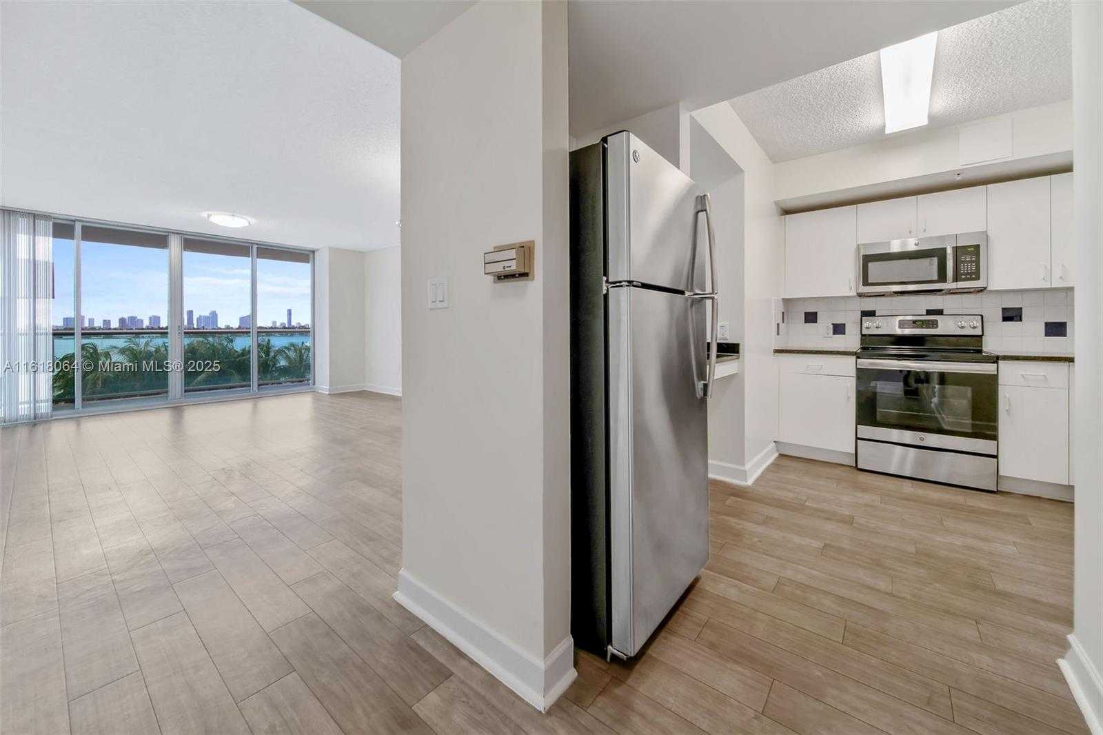 Small Image of 1500 BAY RD #G-0601, Miami Beach Number 3