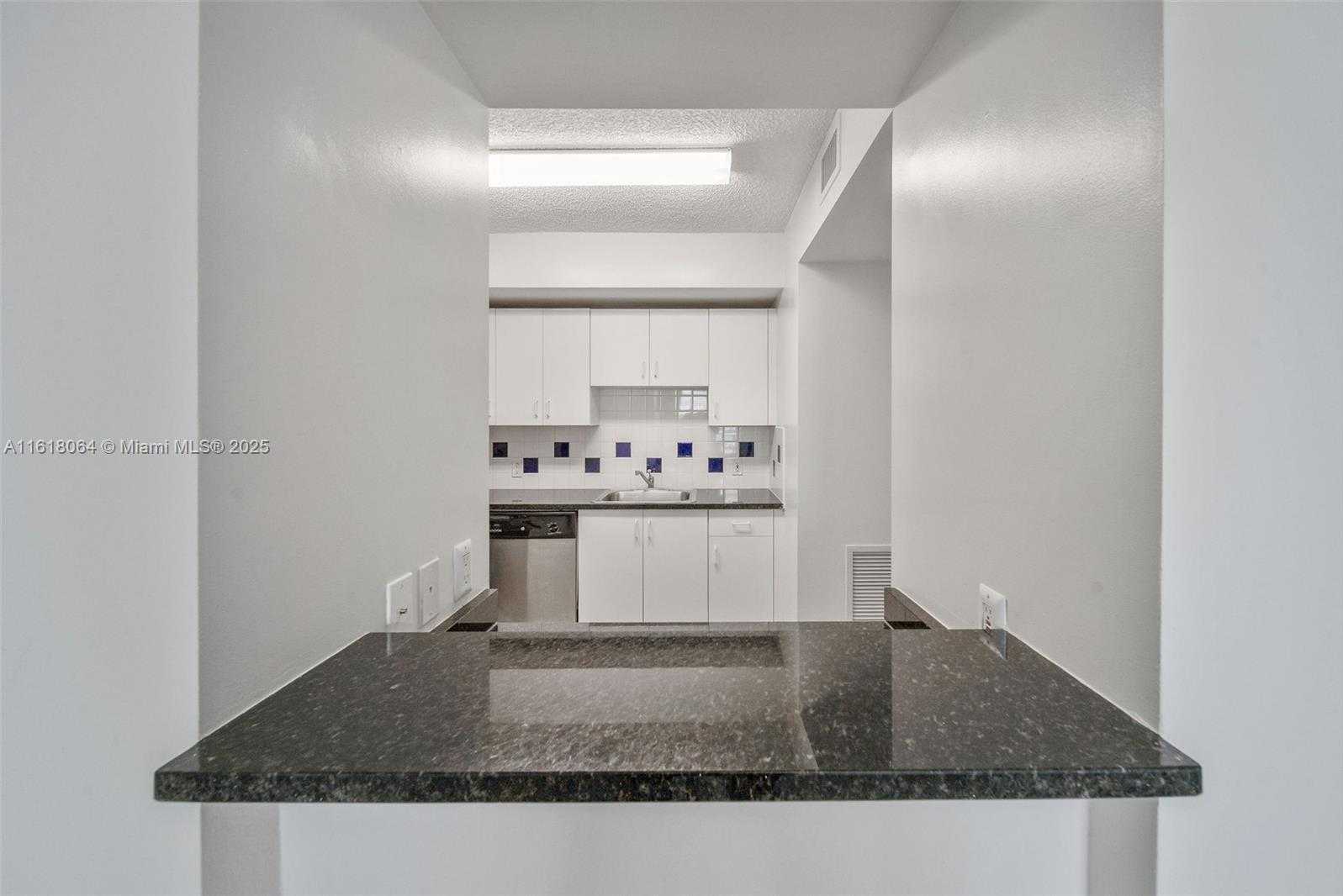 Small Image of 1500 BAY RD #G-0601, Miami Beach Number 6