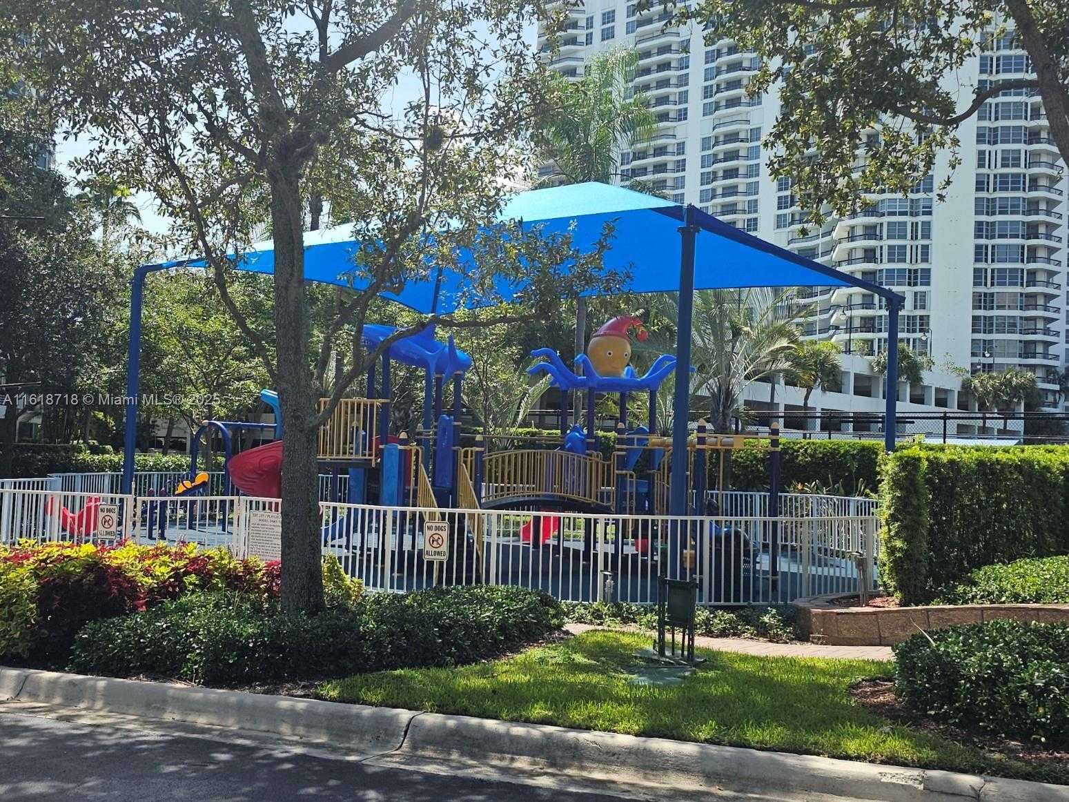 Small Image of 3600 MYSTIC POINTE DR #1607, Aventura Number 19