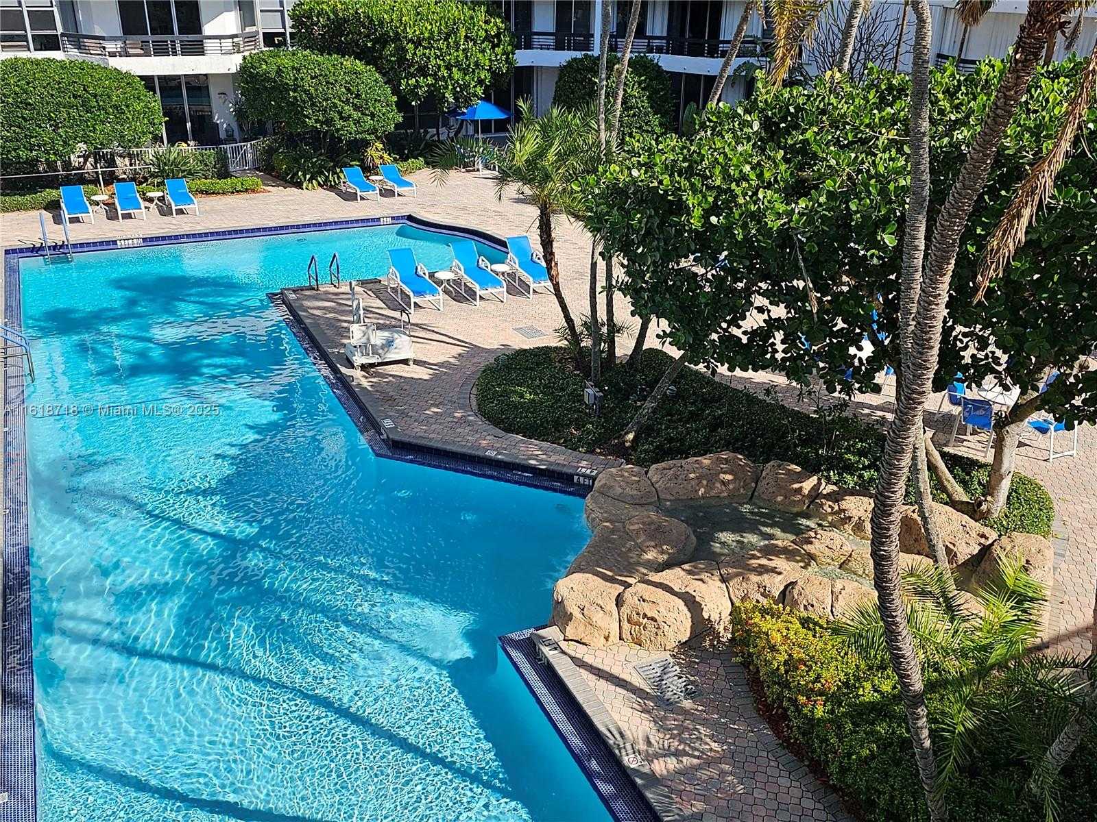 Small Image of 3600 MYSTIC POINTE DR #1607, Aventura Number 3