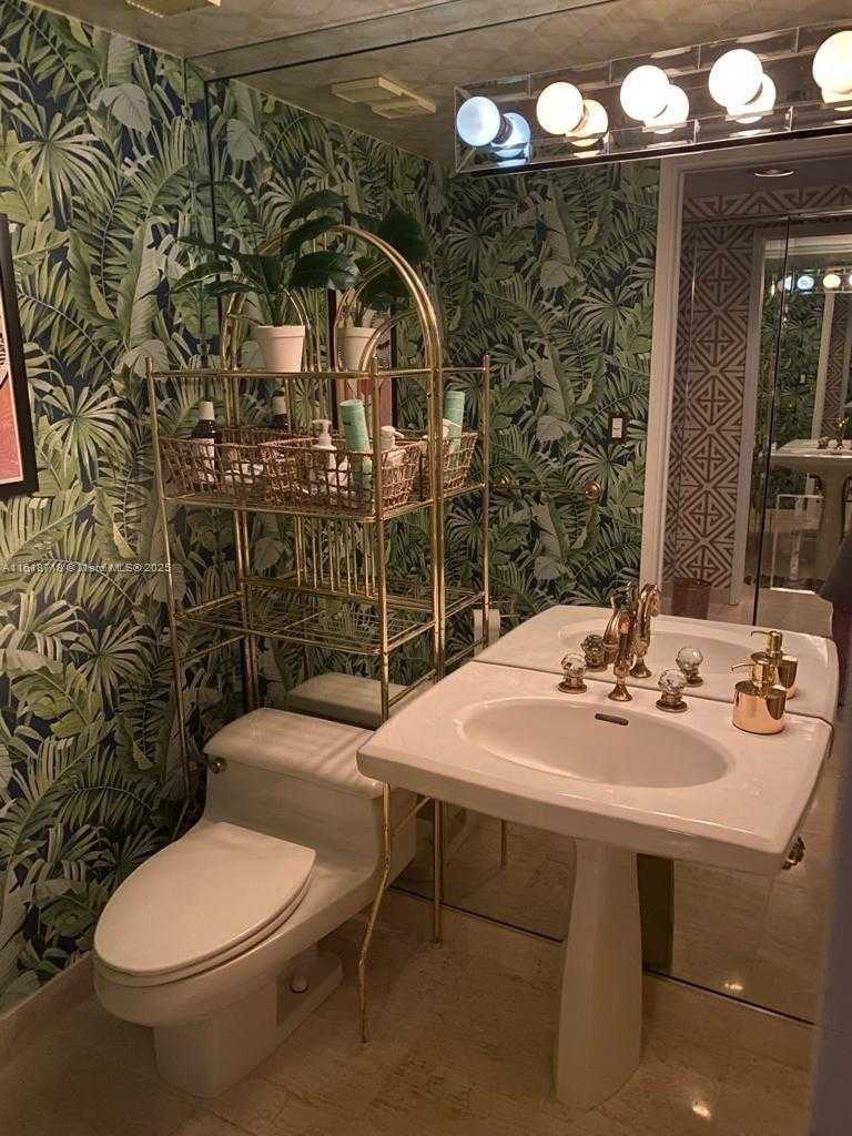 Small Image of 3600 MYSTIC POINTE DR #1607, Aventura Number 8