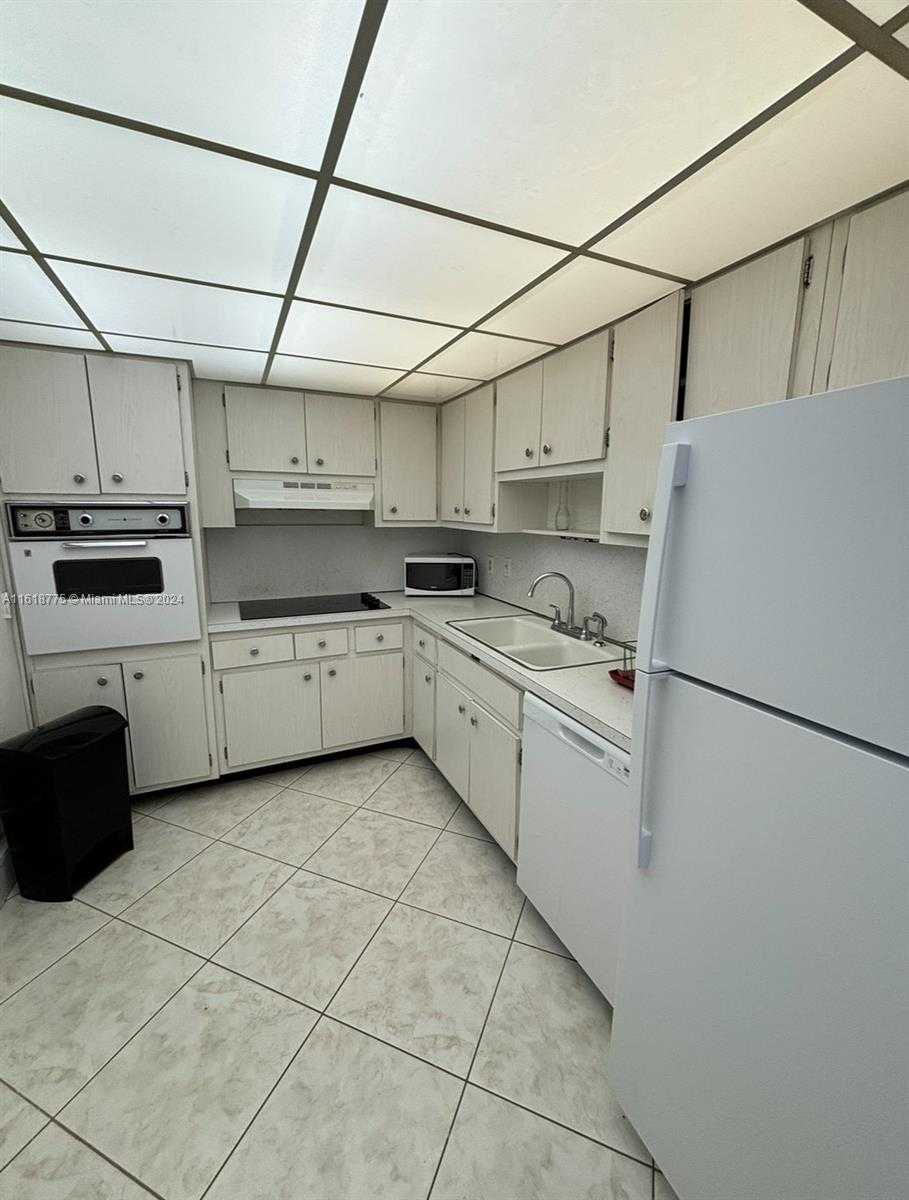 Small Image of 400 KINGS POINT DR #309, Sunny Isles Beach Number 12