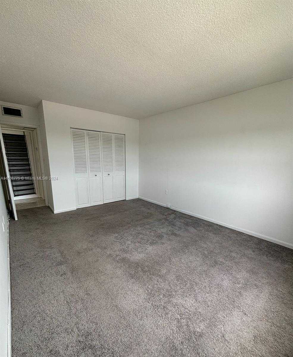Small Image of 400 KINGS POINT DR #309, Sunny Isles Beach Number 14