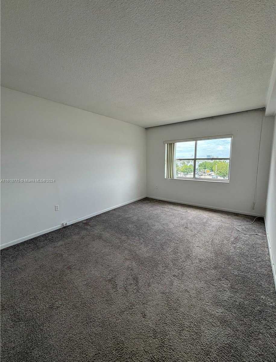 Small Image of 400 KINGS POINT DR #309, Sunny Isles Beach Number 15