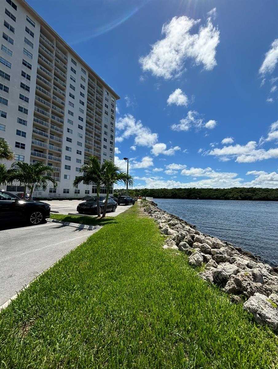 Small Image of 400 KINGS POINT DR #309, Sunny Isles Beach Number 7