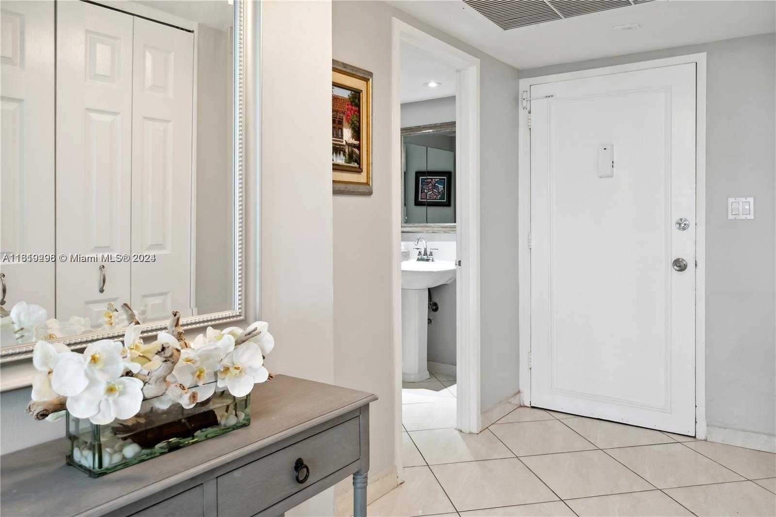 Small Image of 5401 COLLINS AVE #1123, Miami Beach Number 16