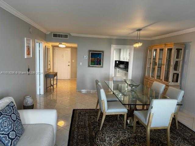 Small Image of 5401 COLLINS AVE #1123, Miami Beach Number 21