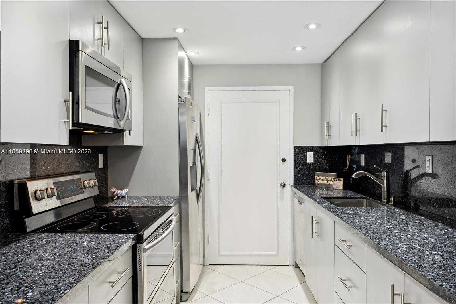 Small Image of 5401 COLLINS AVE #1123, Miami Beach Number 24