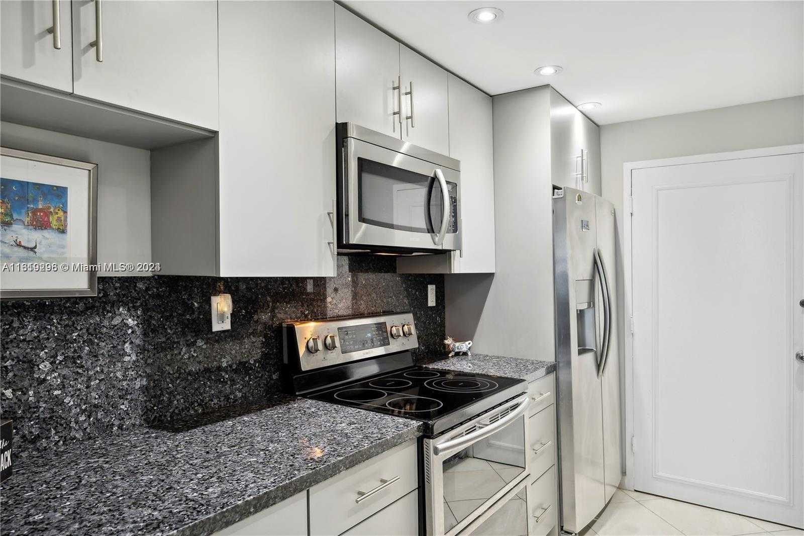 Small Image of 5401 COLLINS AVE #1123, Miami Beach Number 25