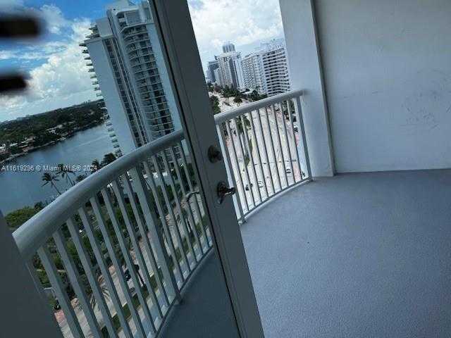 Small Image of 5401 COLLINS AVE #1123, Miami Beach Number 32