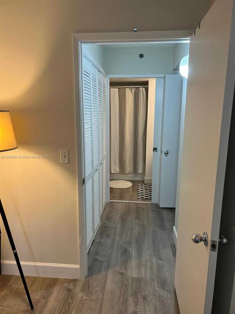 Small Image of 19901 EAST COUNTRY CLUB DR #2207, Aventura Number 19