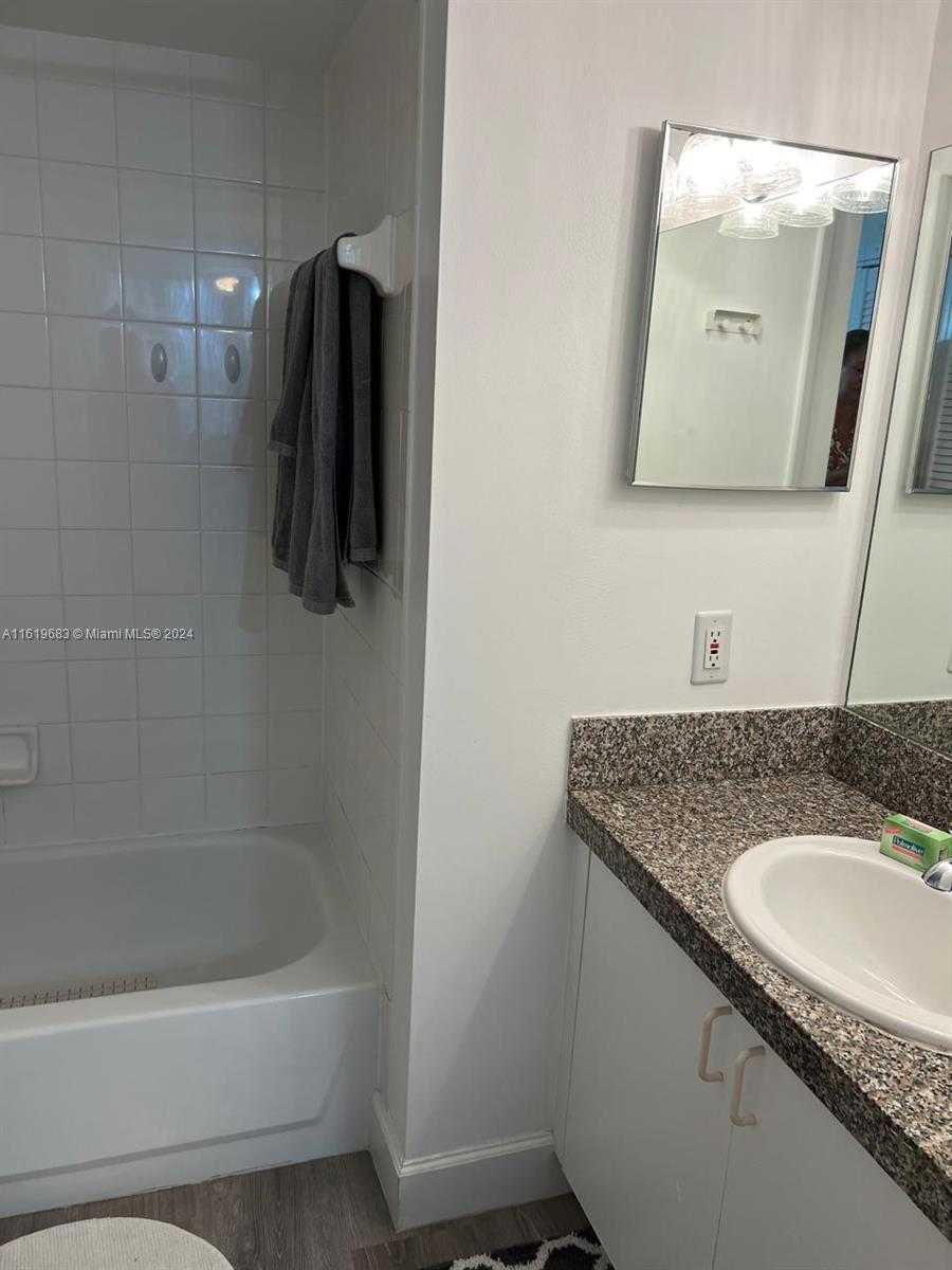 Small Image of 19901 EAST COUNTRY CLUB DR #2207, Aventura Number 21