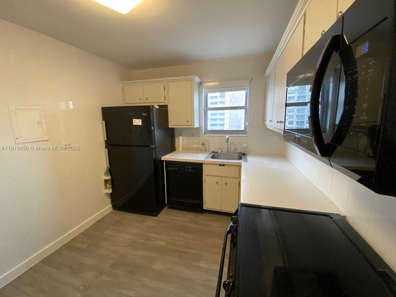 Small Image of 5555 COLLINS AVE #10B, Miami Beach Number 10
