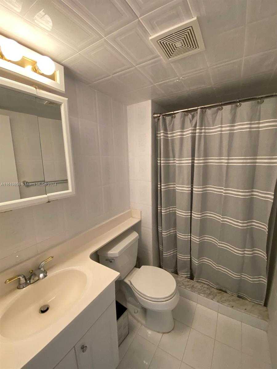 Small Image of 5555 COLLINS AVE #10B, Miami Beach Number 11