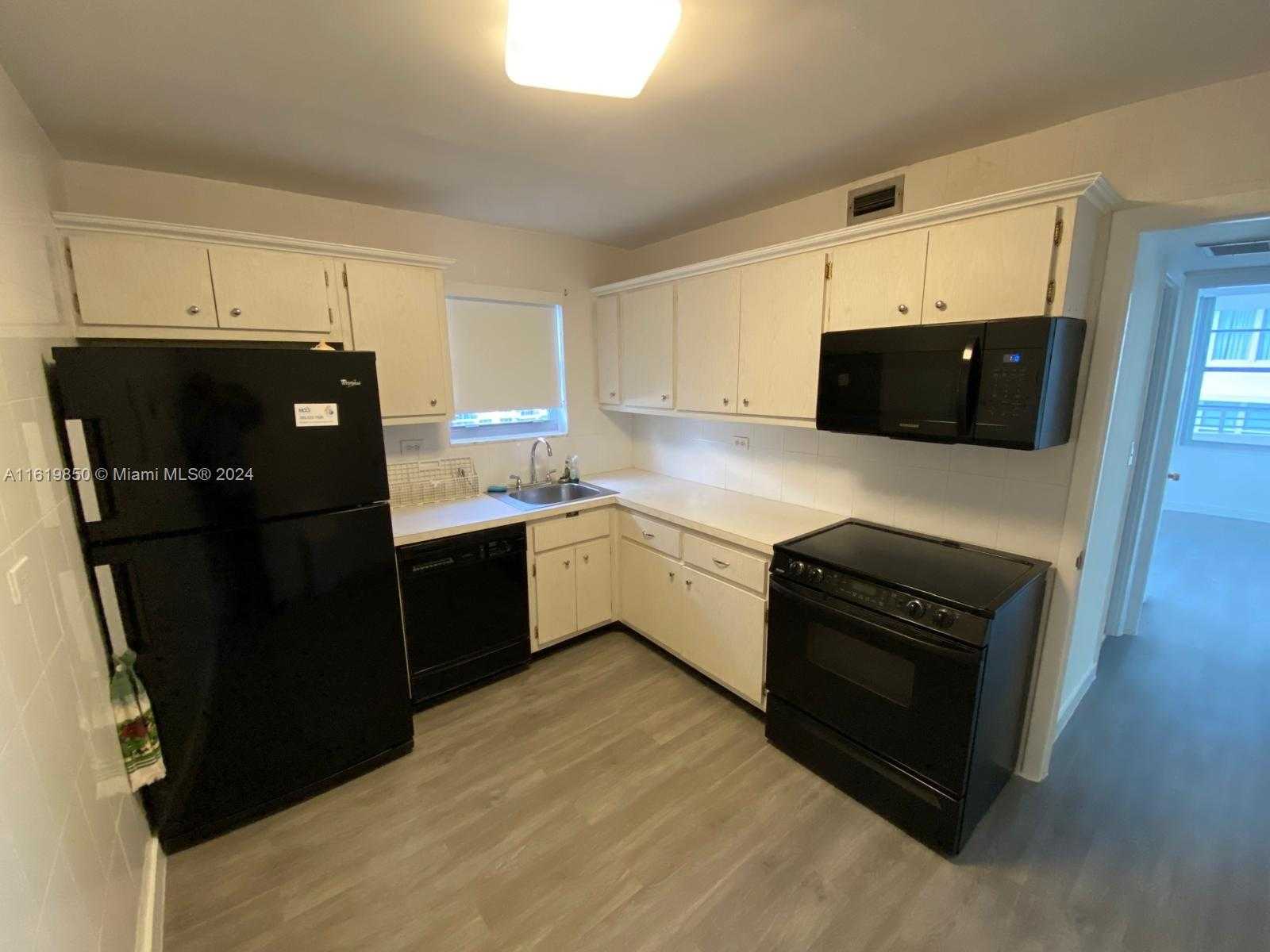 Small Image of 5555 COLLINS AVE #10B, Miami Beach Number 13